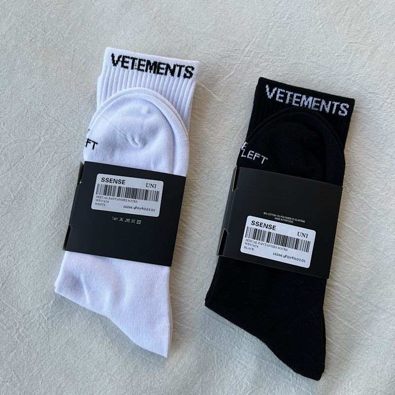 VETEMENTS Ribbed Crew Socks Black White
