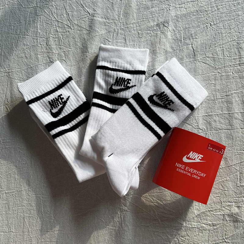 Nike Crew Socks - White/Black/Red