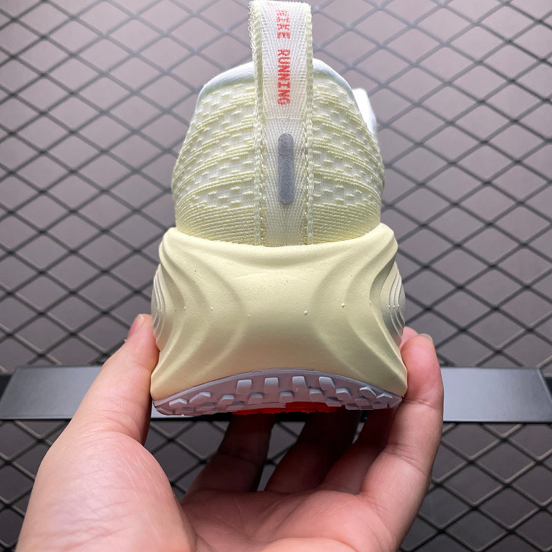 Nike ZoomX Streakfly - Cream/Yellow