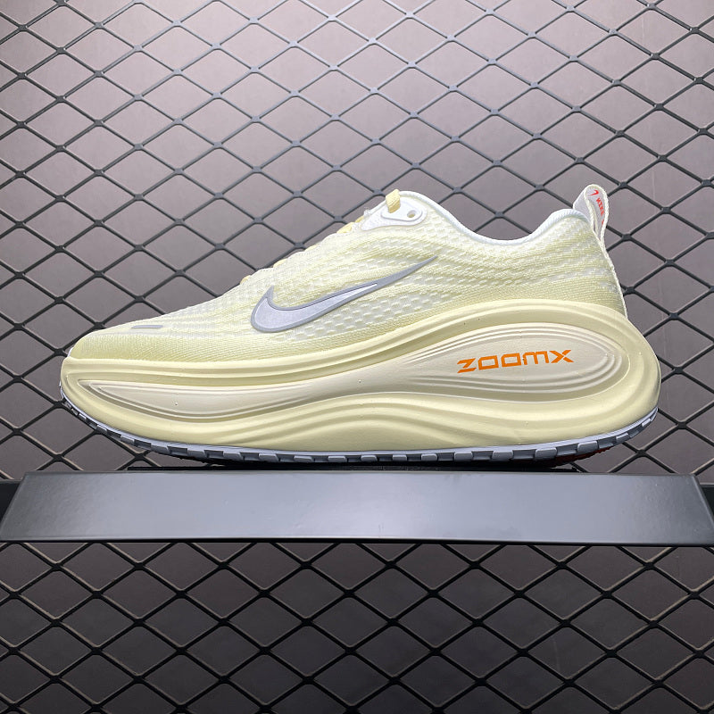 Nike ZoomX Streakfly - Cream/Yellow