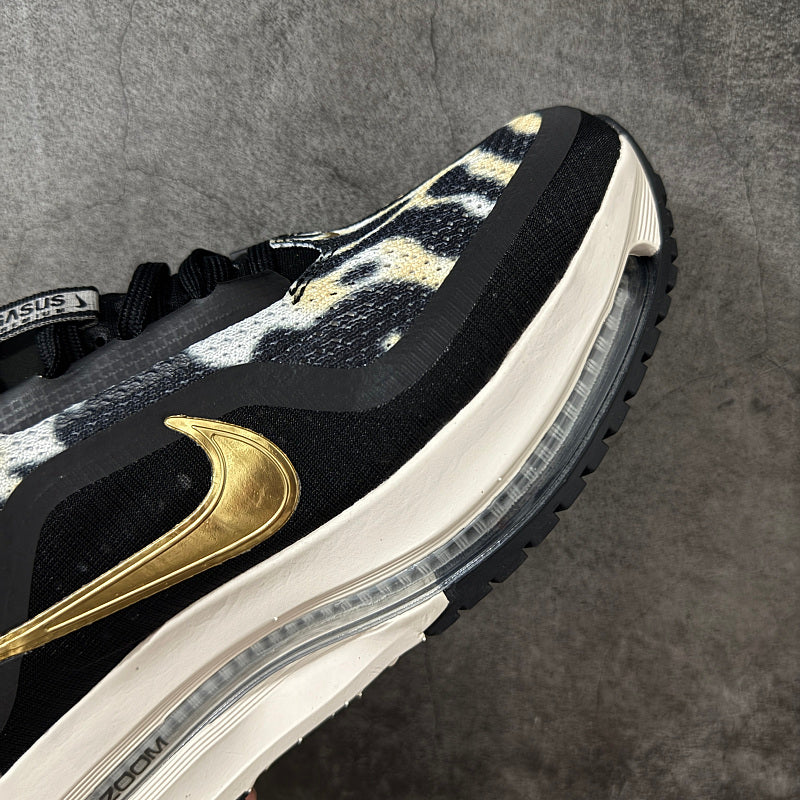 Nike Air Zoom Pegasus Premium - Zebra/Black/Metallic Gold