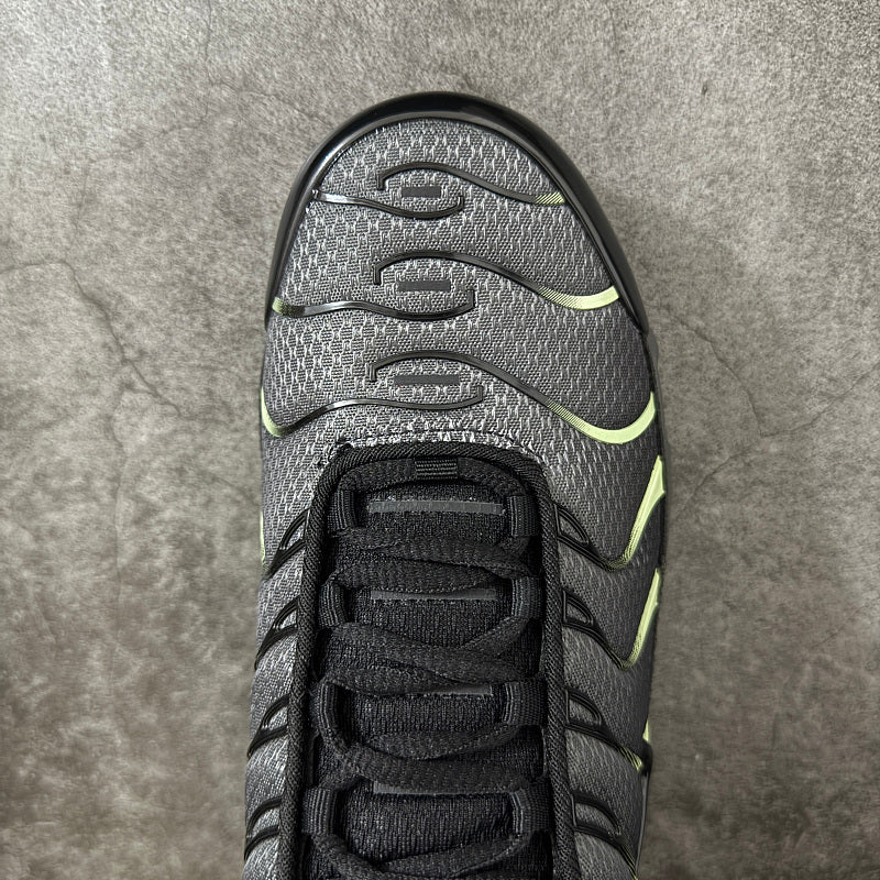 Nike Air Max Plus - Black/Luminous Green