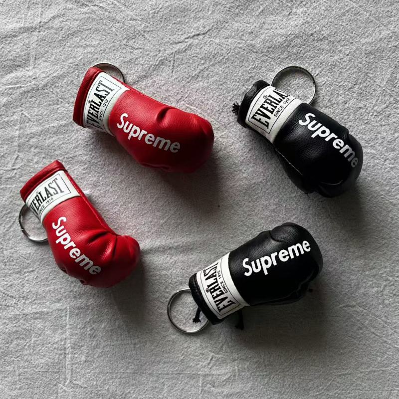 Supreme x Everlast Boxing Glove Keychain - Red/Black