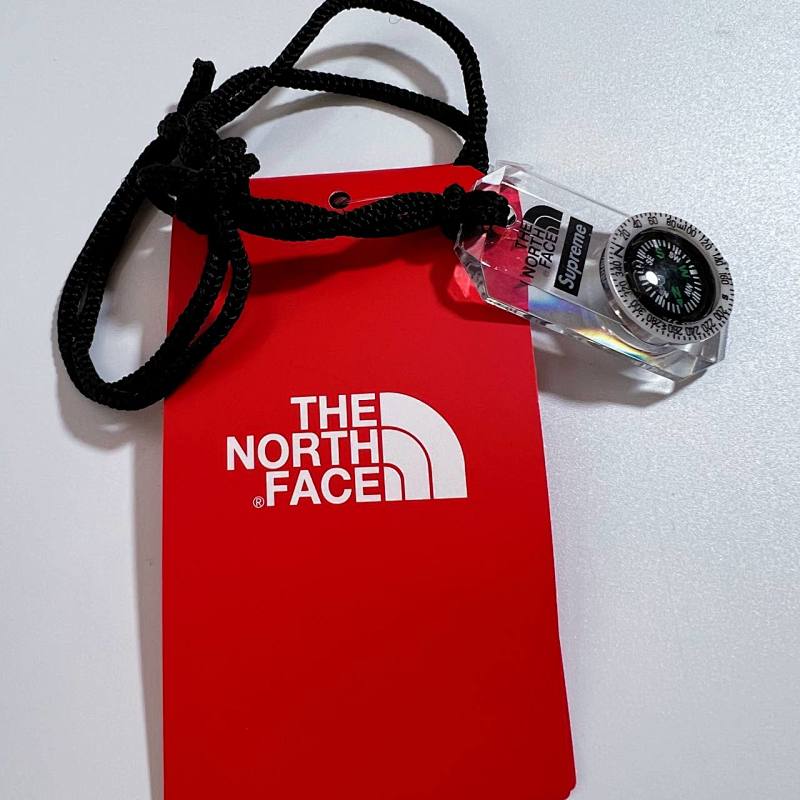 The North Face x Supreme Compass Keychain - Red/Black/White