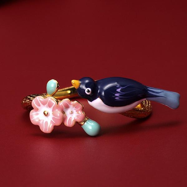 Auspicious Feng Shui Magpie Gold Necklace