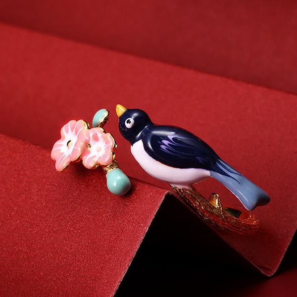 Auspicious Feng Shui Magpie Gold Necklace