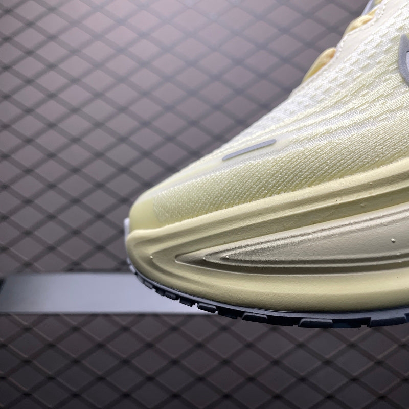 Nike ZoomX Streakfly - Cream/Yellow