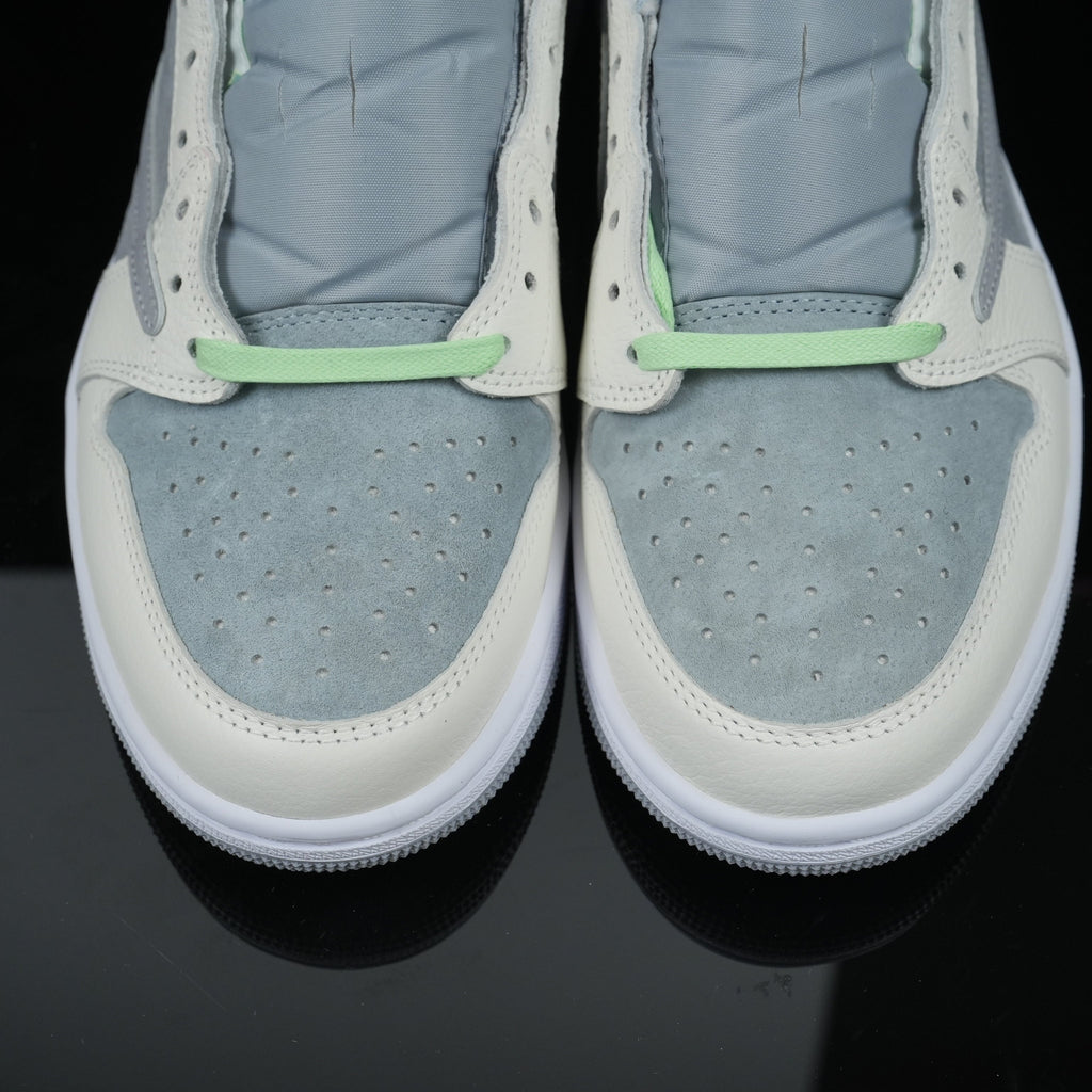 Travis Scott x Air Jordan 1 Low UNC Blue