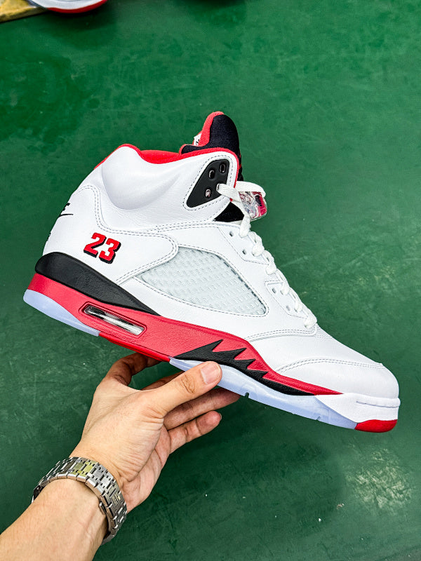 Nike Air Jordan 5 Retro - Fire Red
