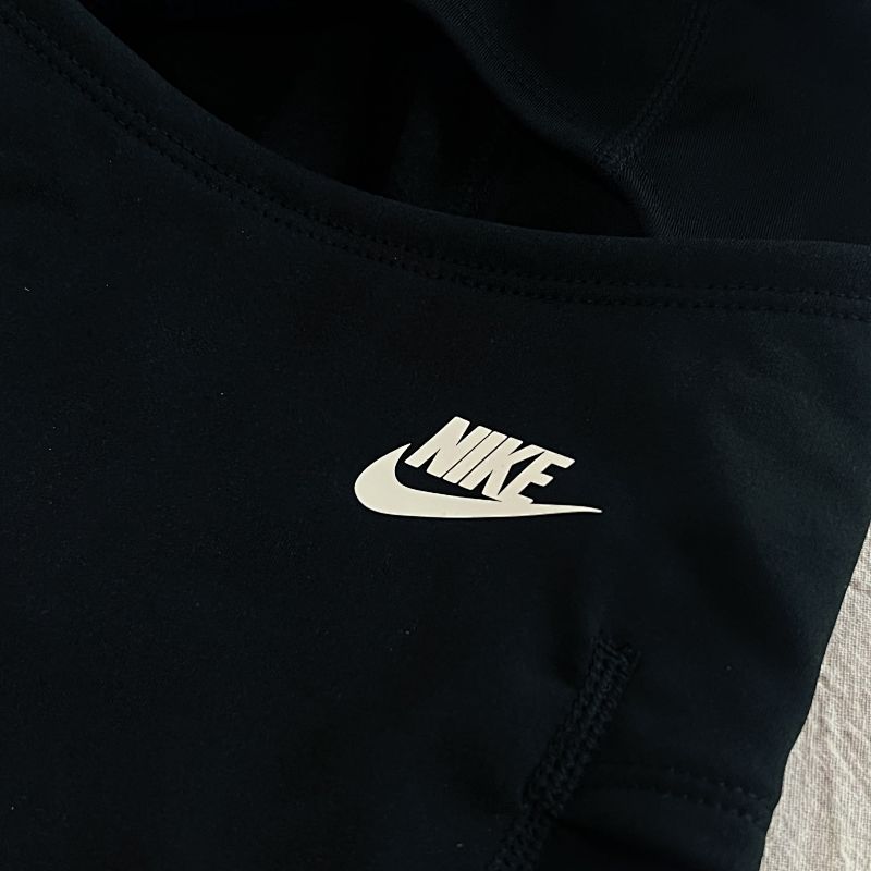 Nike Sportswear Logo Athletic Top (Close-up)