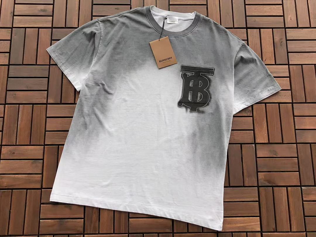 Burberry T-SHIRT
