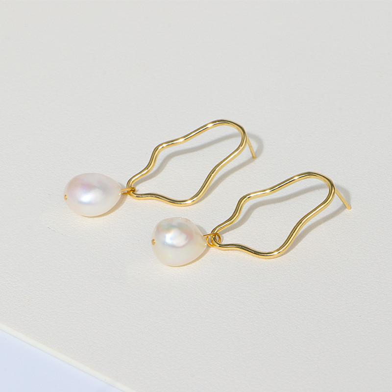 Feng Shui Pearl Drop Gold Earring