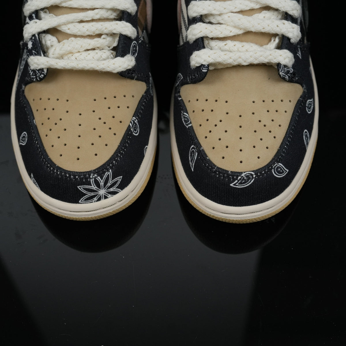 Nike SB Dunk Low Black White