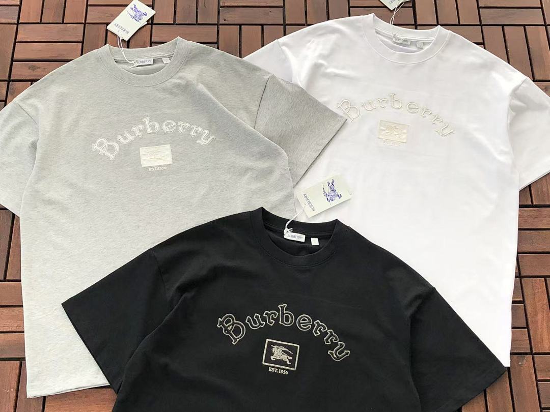 Burberry T-SHIRT