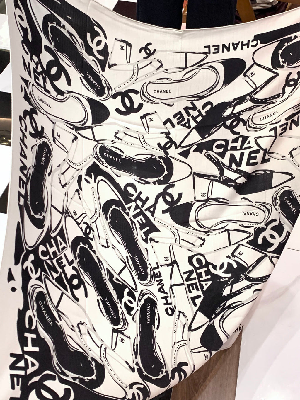 CC 25 Reversible Scarf 135cm Black White Cashmere 970901