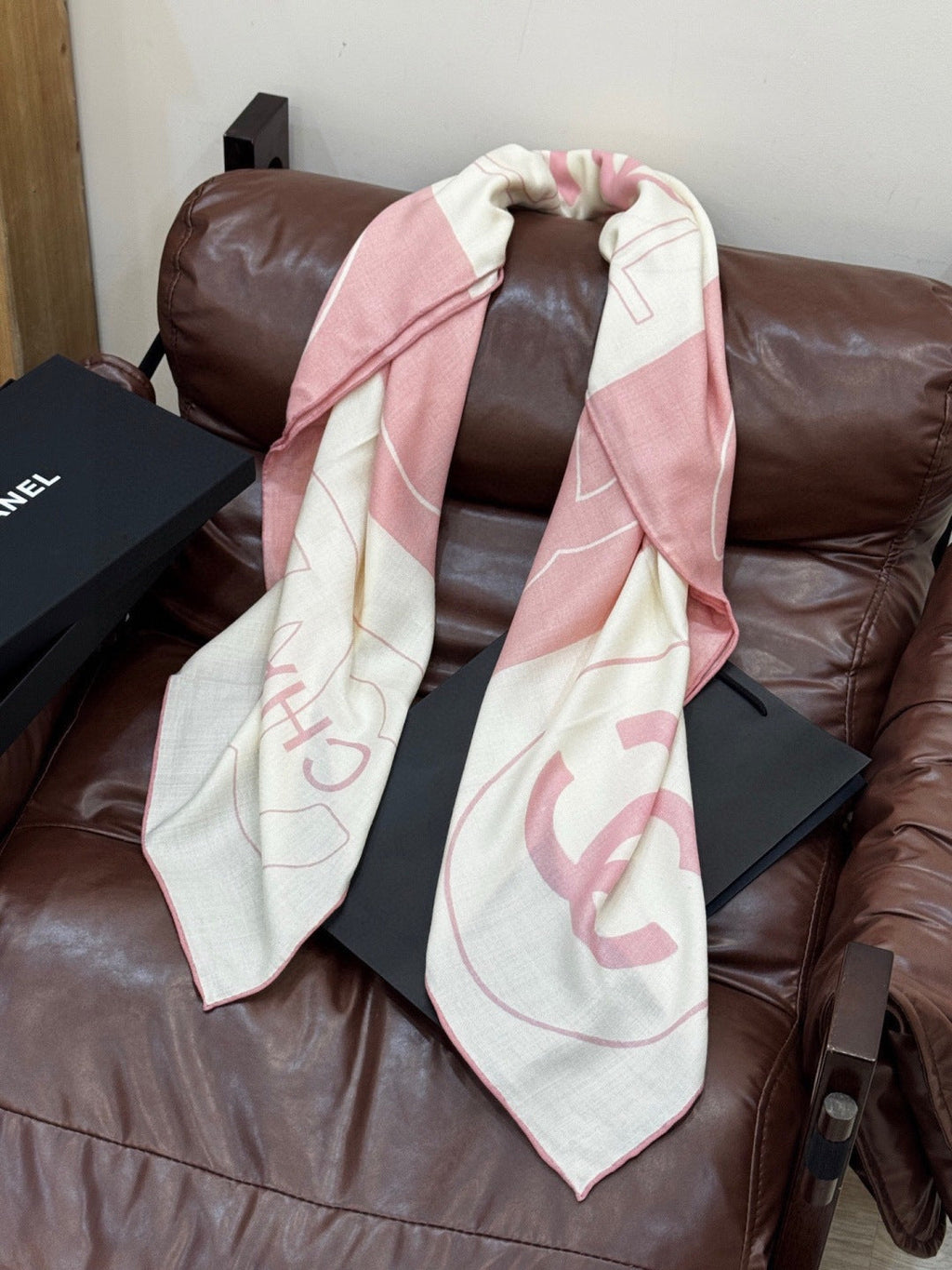 CC Double-Sided Scarf 135cm Light Pink White Silk Cashmere 153150