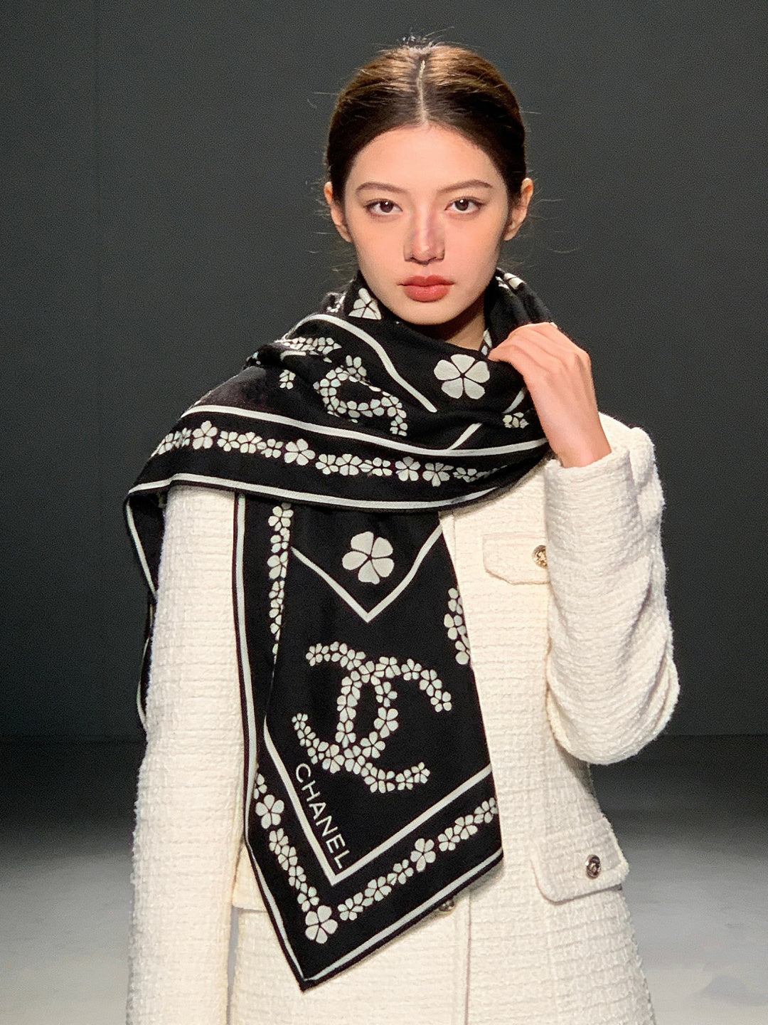 CC Double-Sided Scarf 135cm Black Mulberry Silk Cashmere 153152