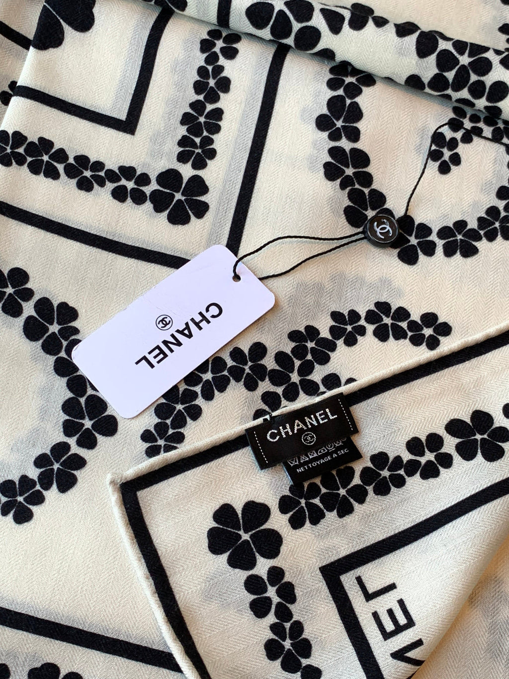 CC Double-Sided Scarf 135cm White Mulberry Silk Cashmere 153153
