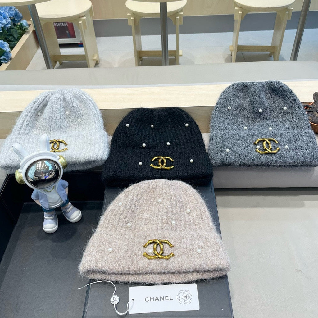 BEANIE HAT IN BLACK WOOL 430082