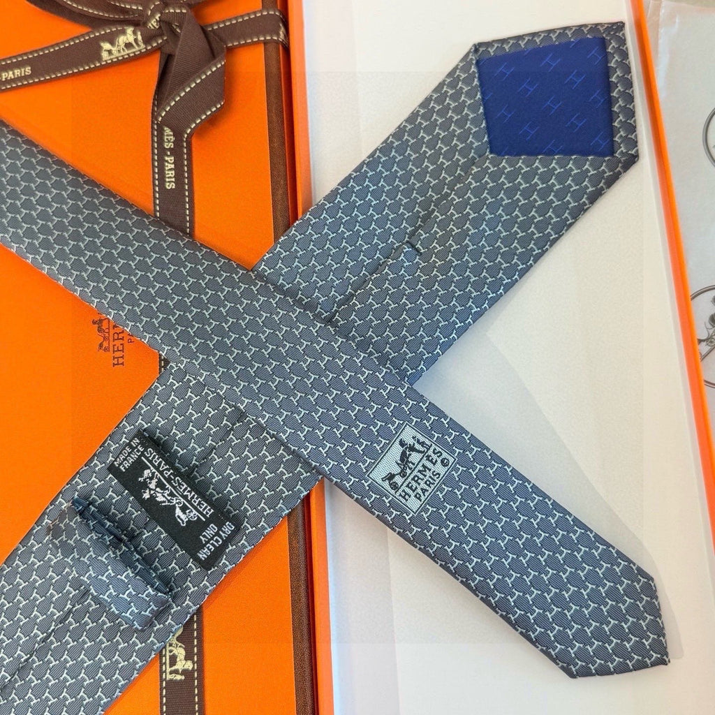 HM  Hilario Tie Grey Twill Silk 210000