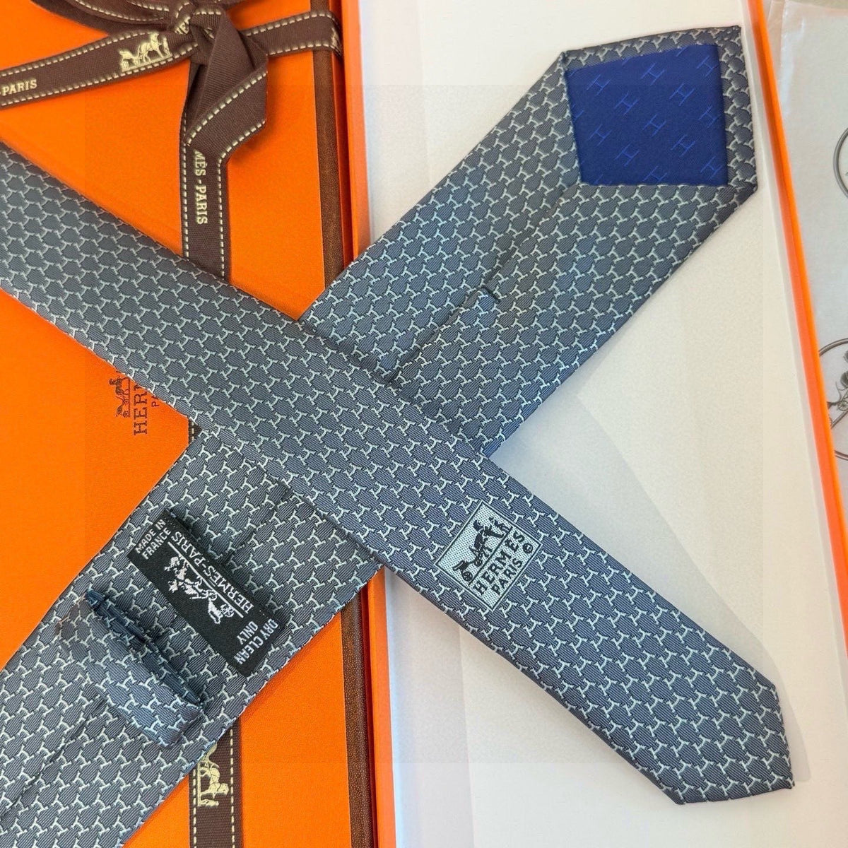 HM  Hilario Tie Grey Twill Silk 210000