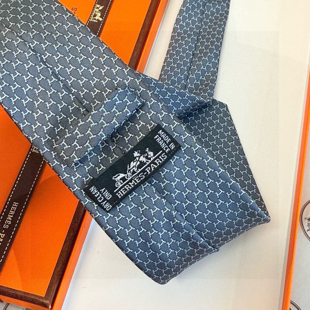 HM  Hilario Tie Grey Twill Silk 210000