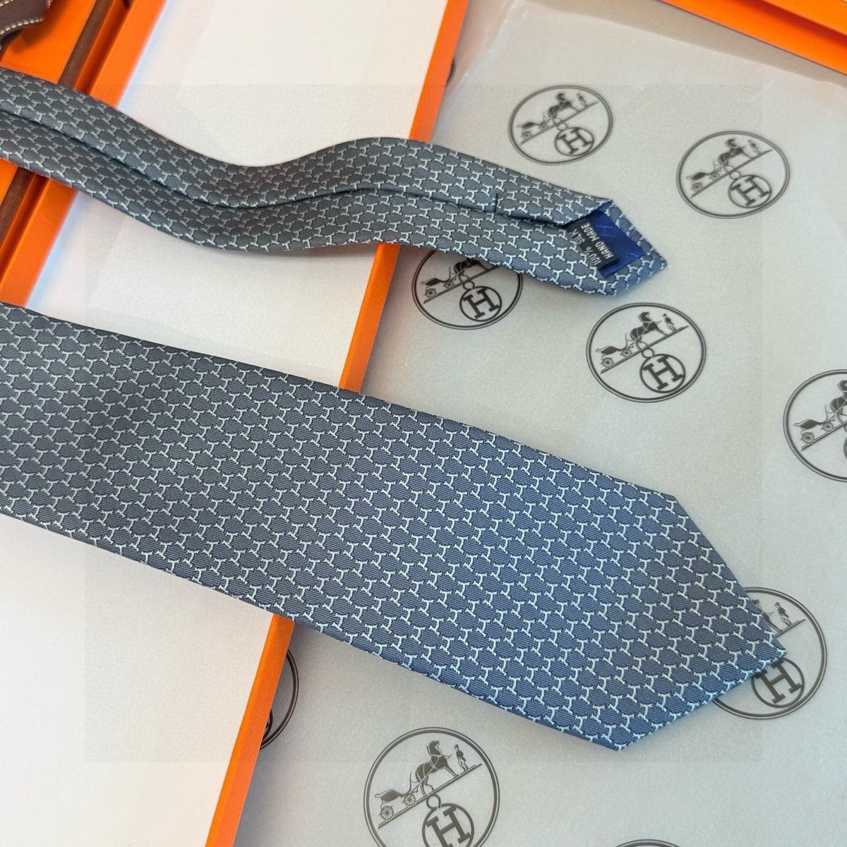 HM  Hilario Tie Grey Twill Silk 210000