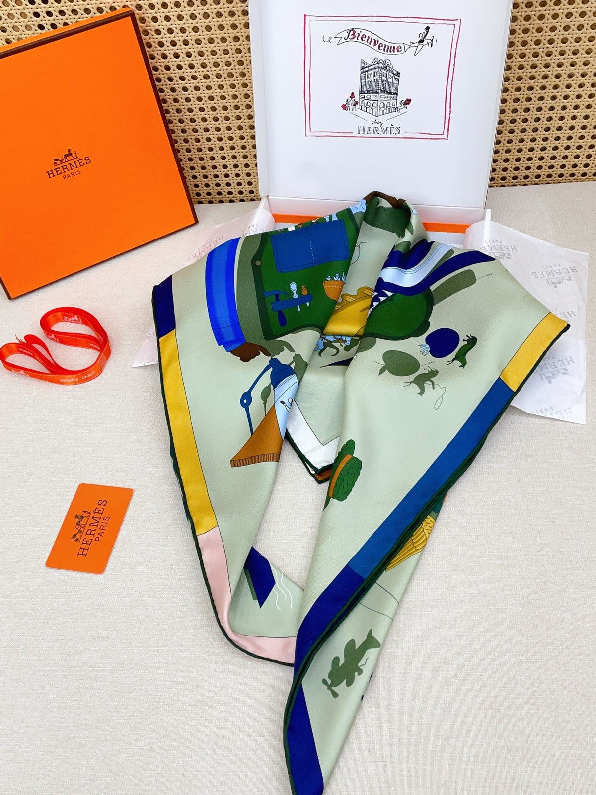 HM 26s Double-sided Scarf 90 Green Multicolor Twill Silk 150376