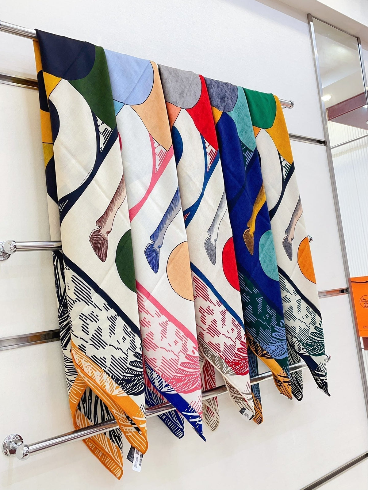 Cavalier en Formes shawl 140 CM In Black Colorful Cashmere And Silk 331716
