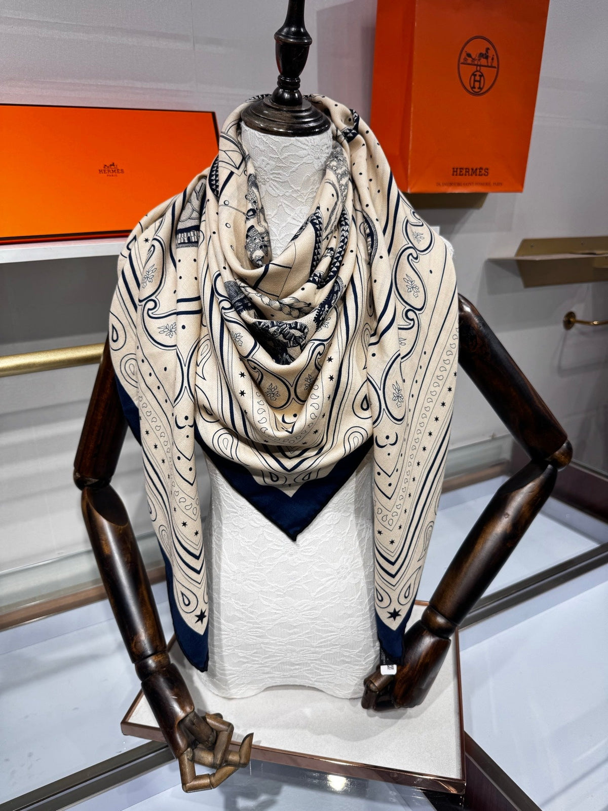 Hermès Grand Apparat Bandana Shawl 140x140cm Cream Blue Cashmere Silk 212690