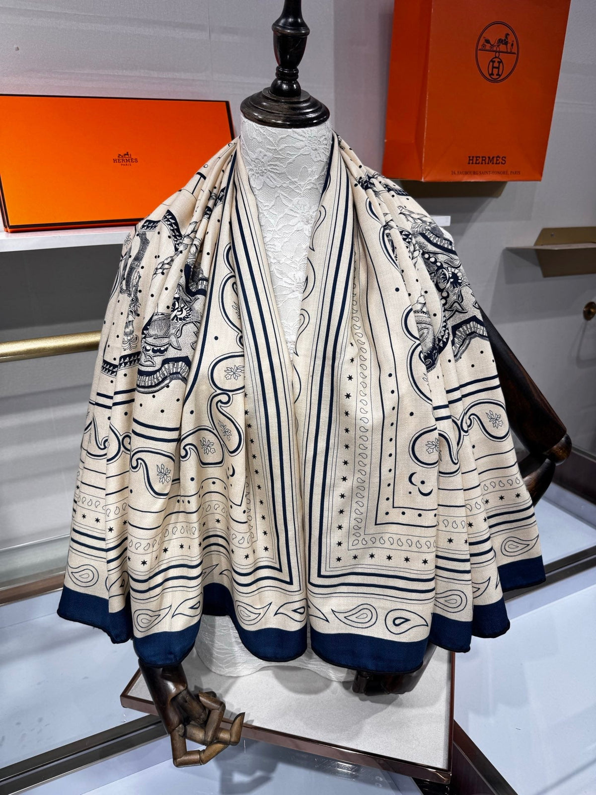 Hermès Grand Apparat Bandana Shawl 140x140cm Cream Blue Cashmere Silk 212690