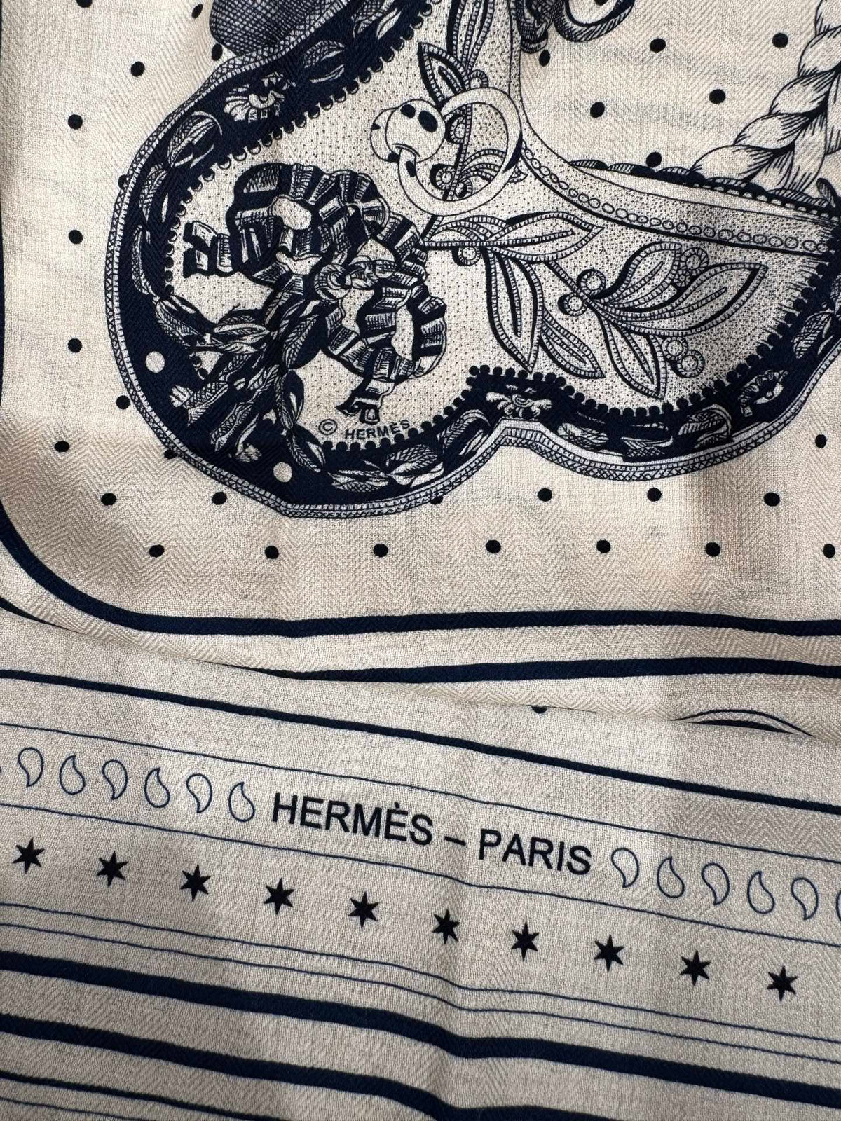 Hermès Grand Apparat Bandana Shawl 140x140cm Cream Blue Cashmere Silk 212690