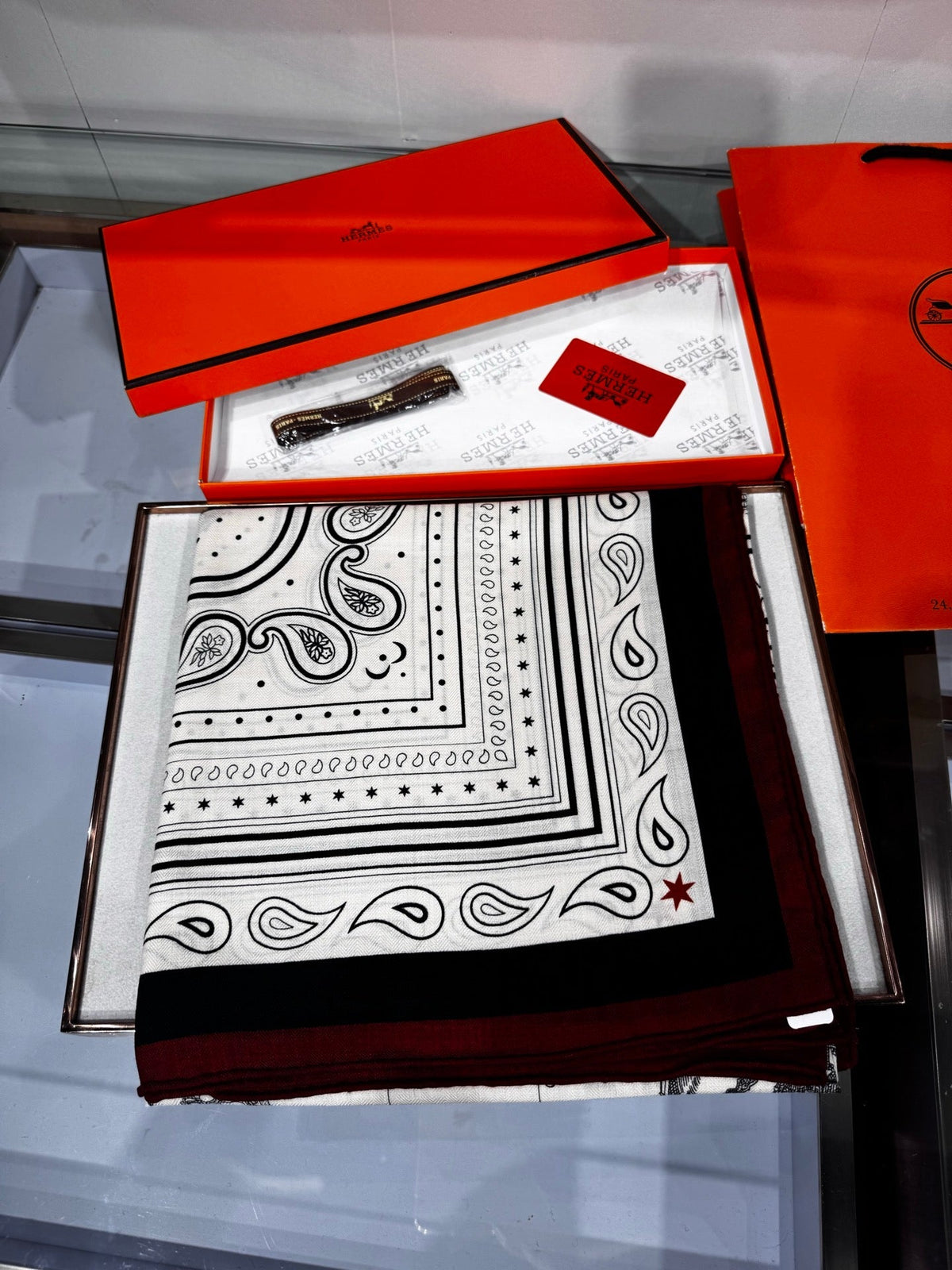 Hermès Grand Apparat Bandana Shawl 140x140cm Cream Black Cashmere Silk 212693