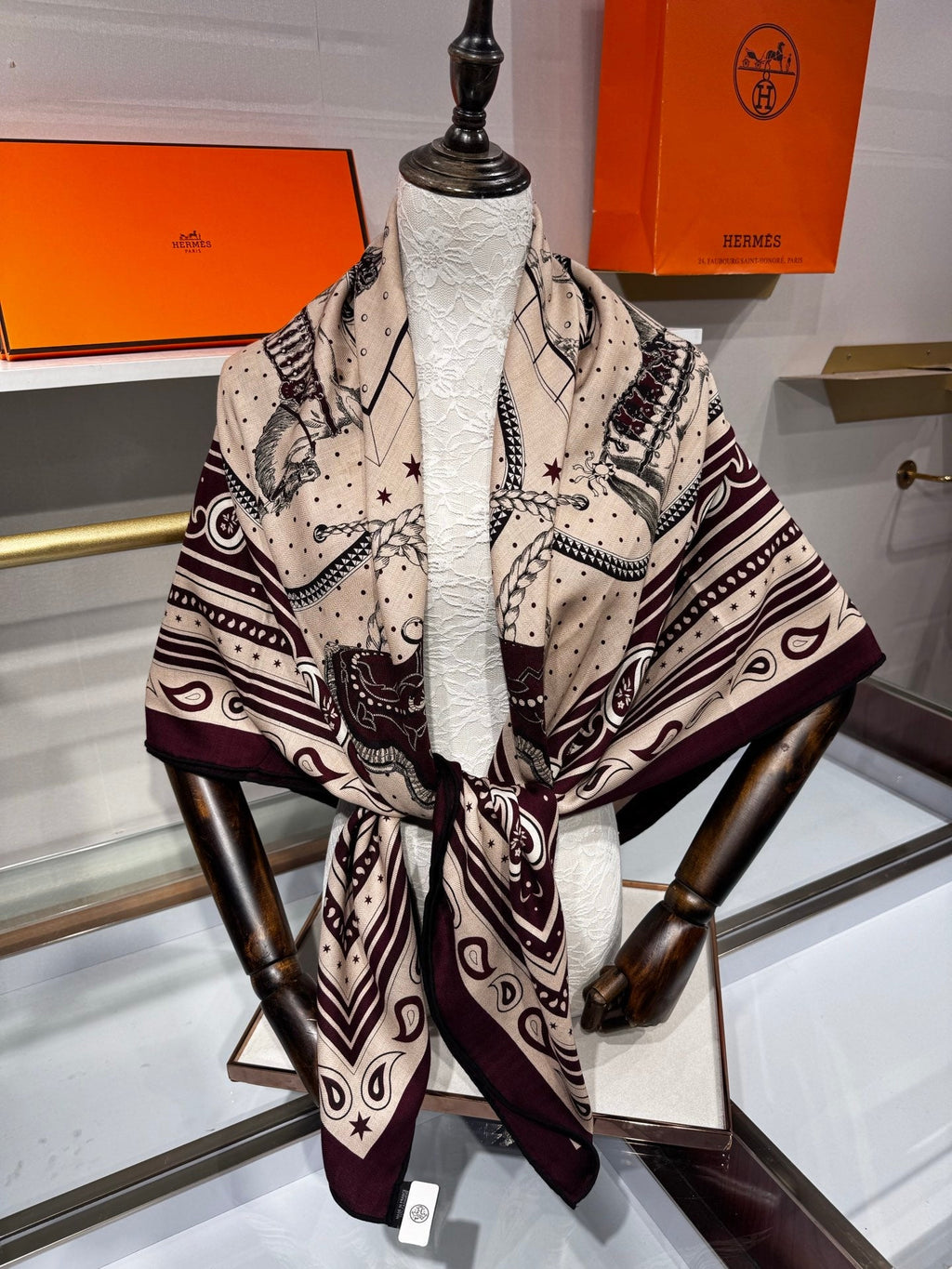 Hermès Grand Apparat Bandana Shawl 140x140cm Cream Burgundy Cashmere Silk 212702