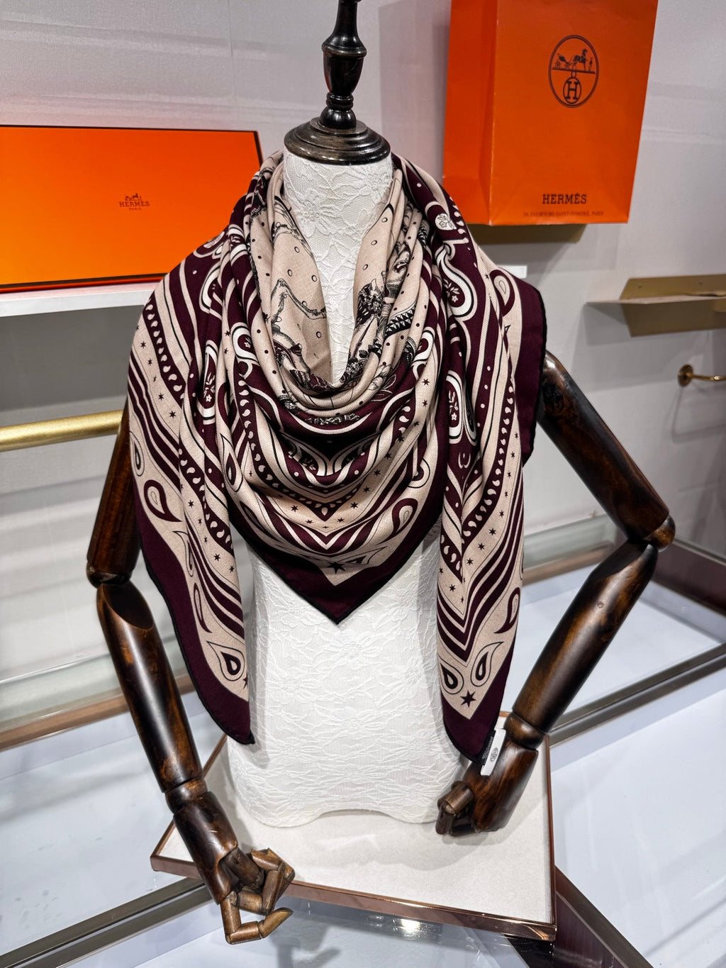 Hermès Grand Apparat Bandana Shawl 140x140cm Cream Burgundy Cashmere Silk 212702