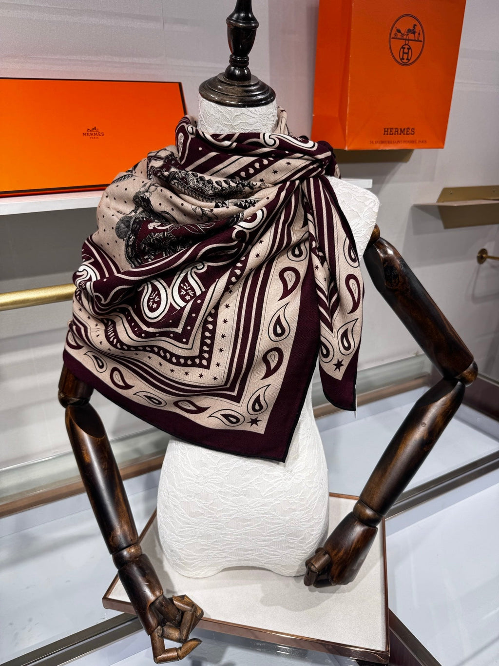 Hermès Grand Apparat Bandana Shawl 140x140cm Cream Burgundy Cashmere Silk 212702