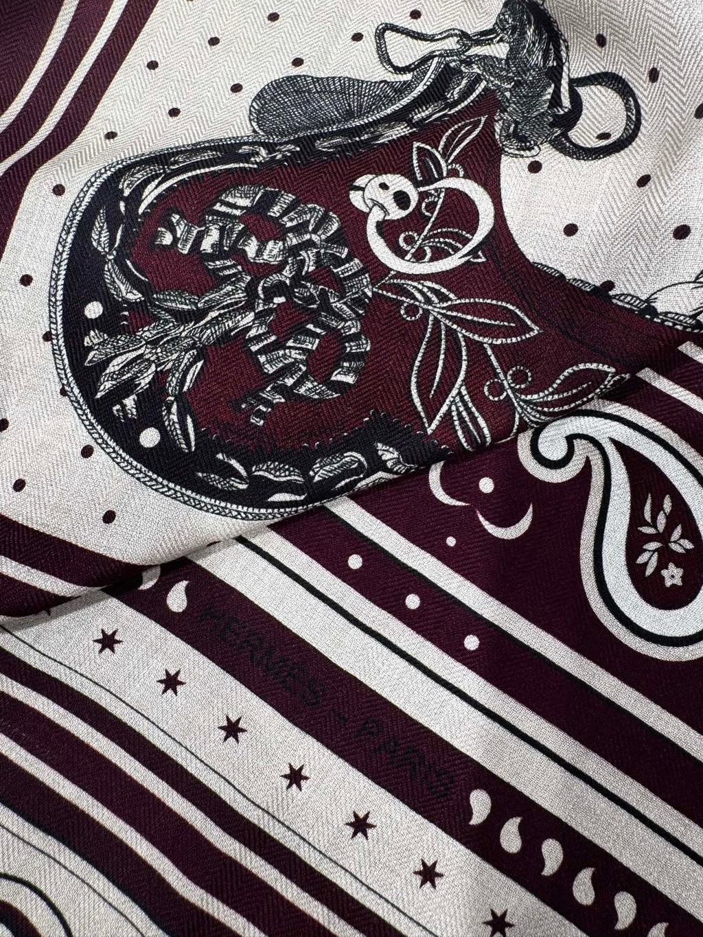 Hermès Grand Apparat Bandana Shawl 140x140cm Cream Burgundy Cashmere Silk 212702