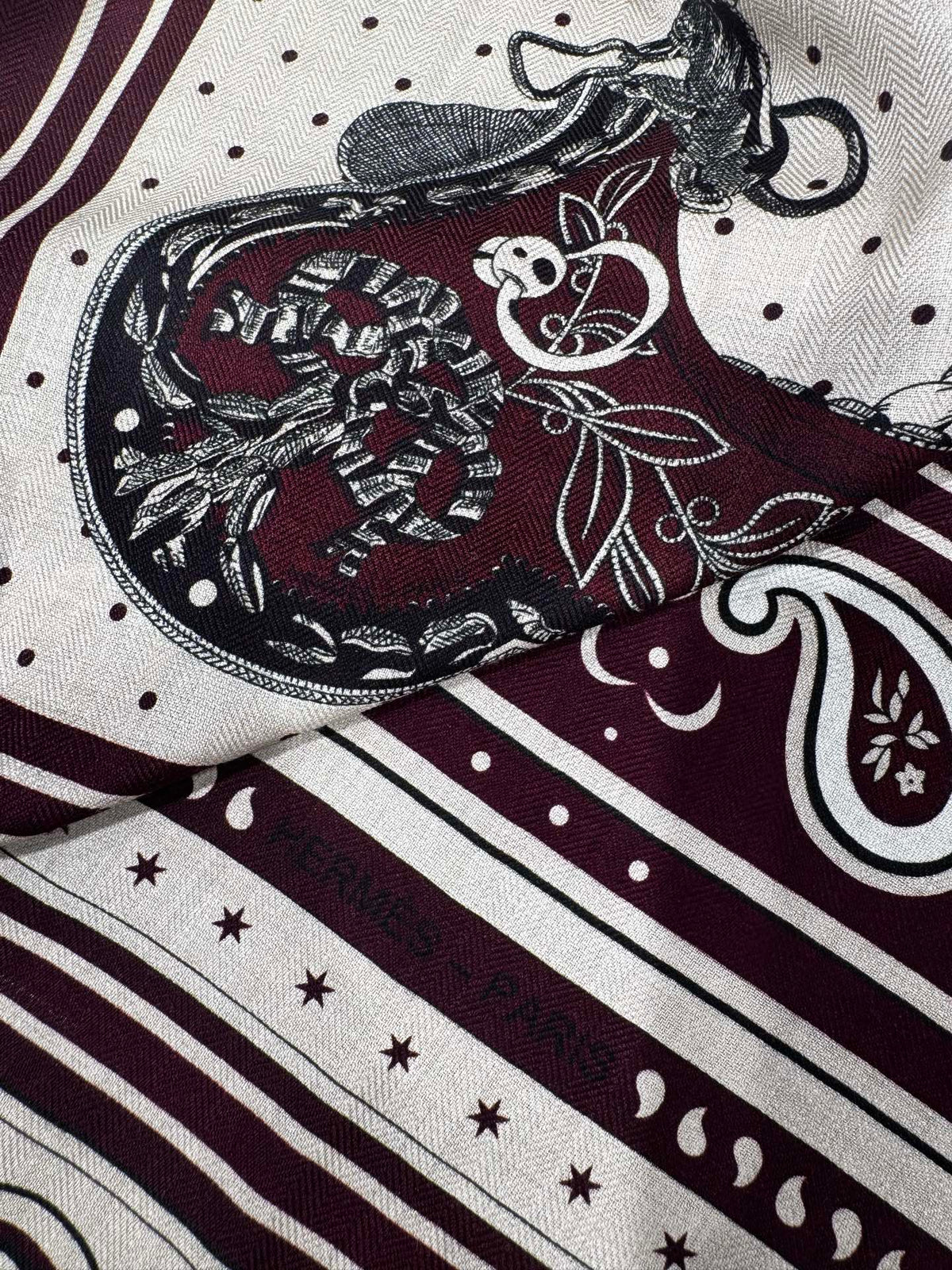 Hermès Grand Apparat Bandana Shawl 140x140cm Cream Burgundy Cashmere Silk 212702