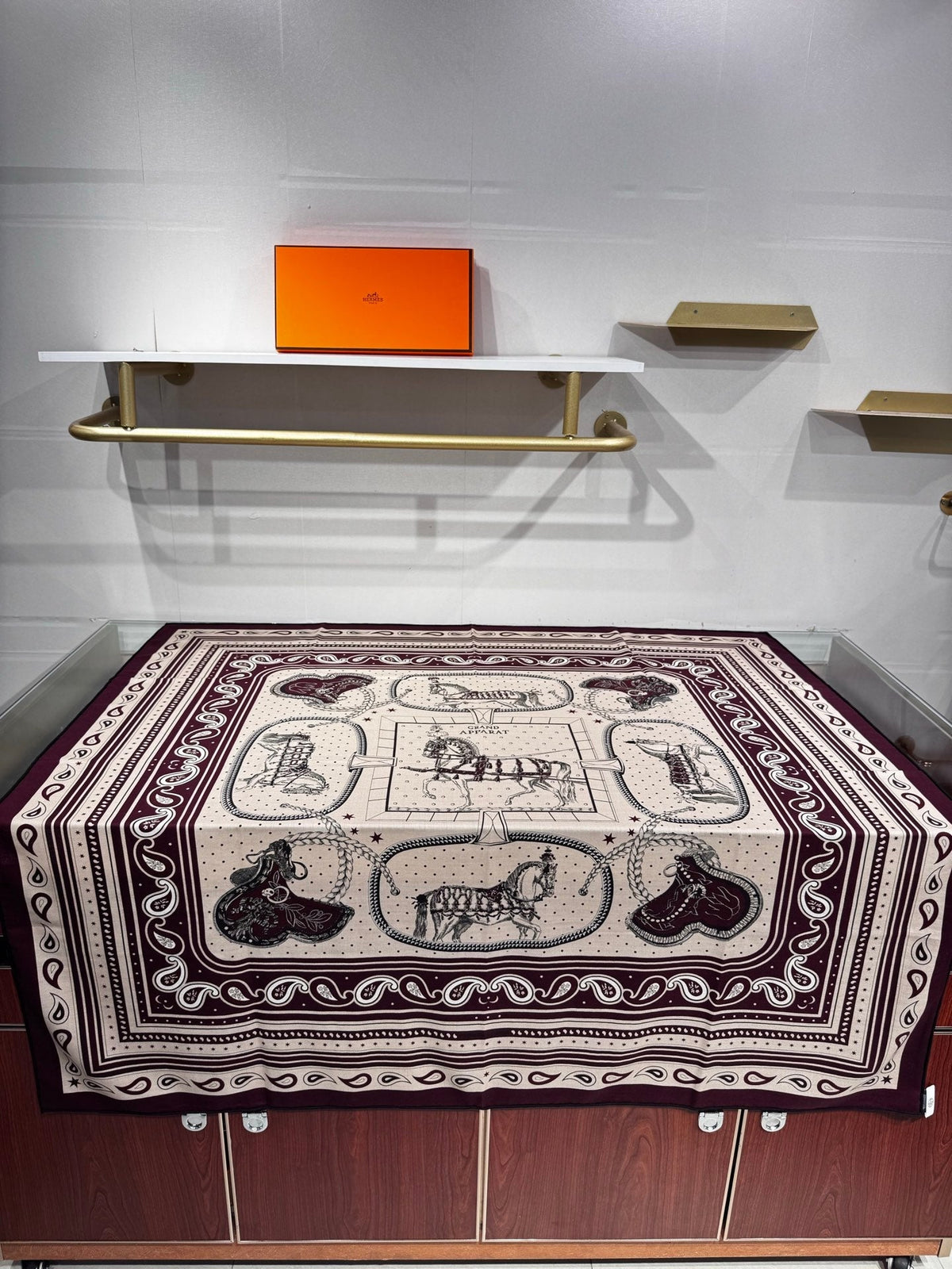 Hermès Grand Apparat Bandana Shawl 140x140cm Cream Burgundy Cashmere Silk 212702