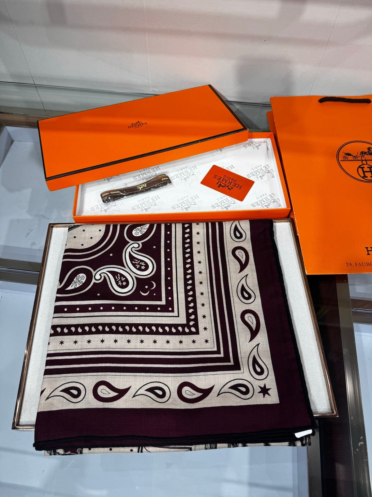 Hermès Grand Apparat Bandana Shawl 140x140cm Cream Burgundy Cashmere Silk 212702