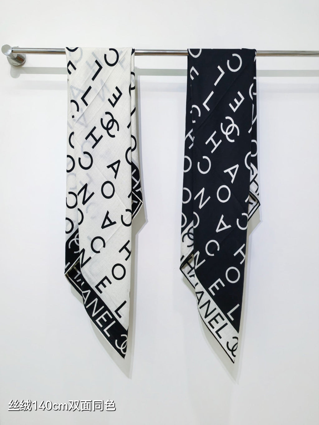 CC 25 Scarf 140CM White Black Cashmere 293085