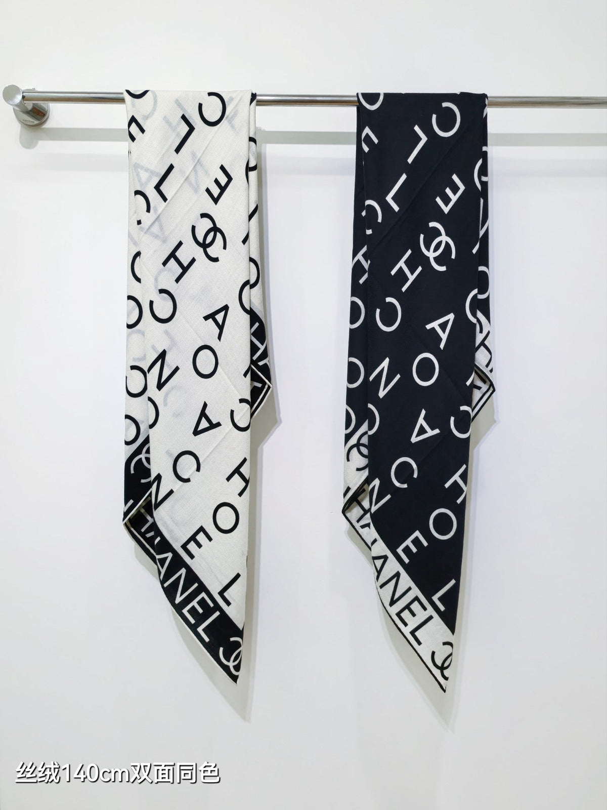 CC 25 Scarf 140CM White Black Cashmere 293085