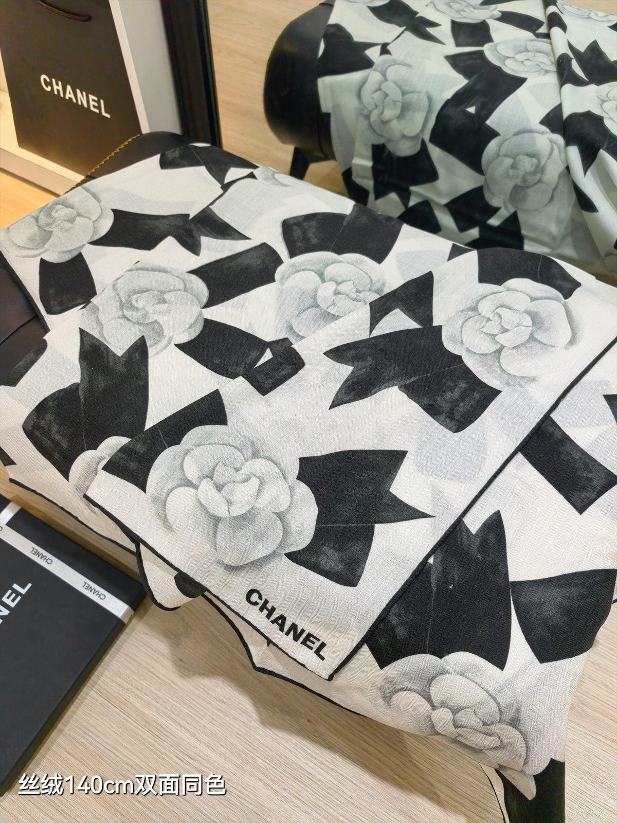 CC Double-sided Scarf 140cm Black And White Cashmere Silk 136603