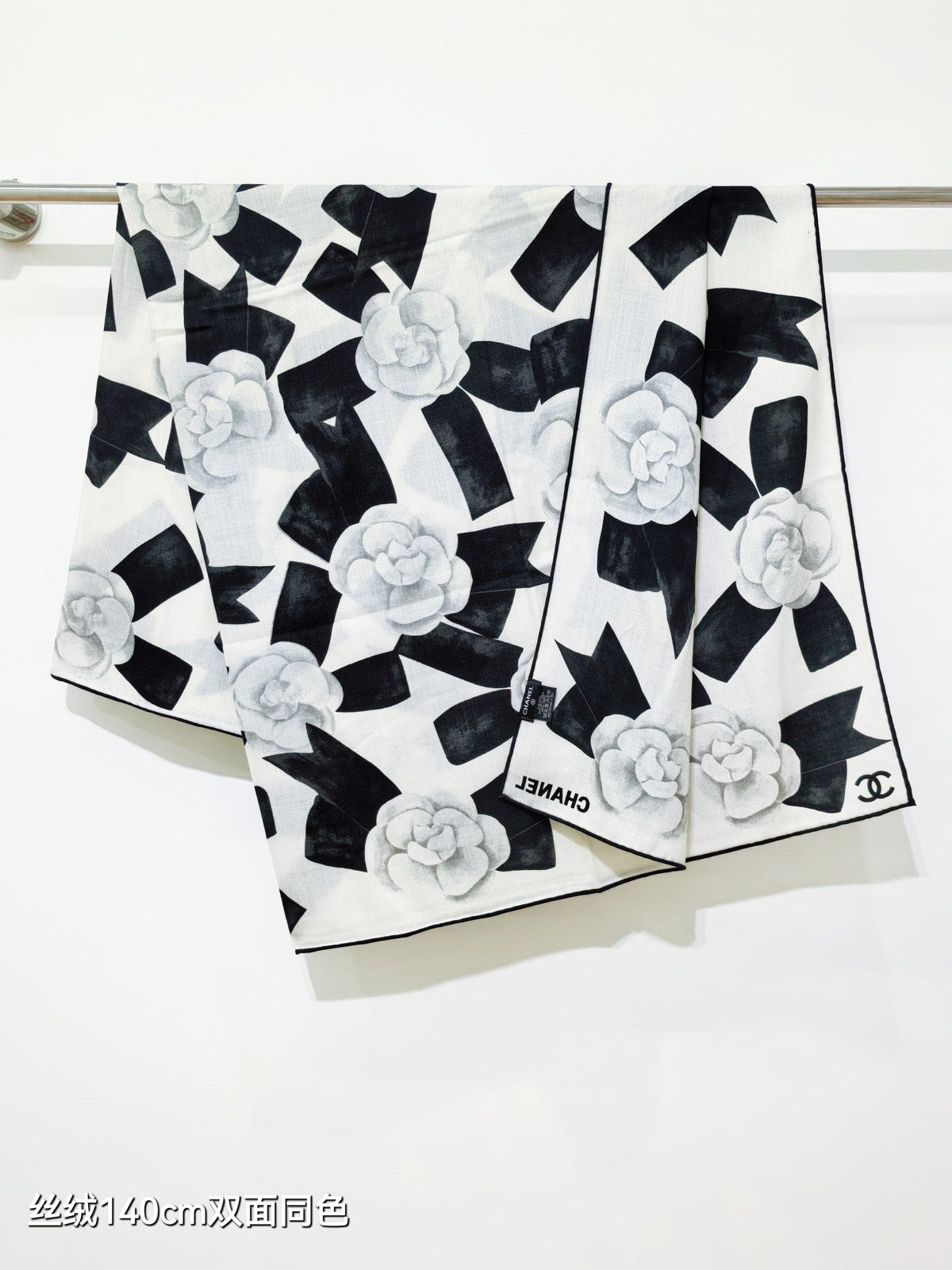 CC Double-sided Scarf 140cm Black And White Cashmere Silk 136603