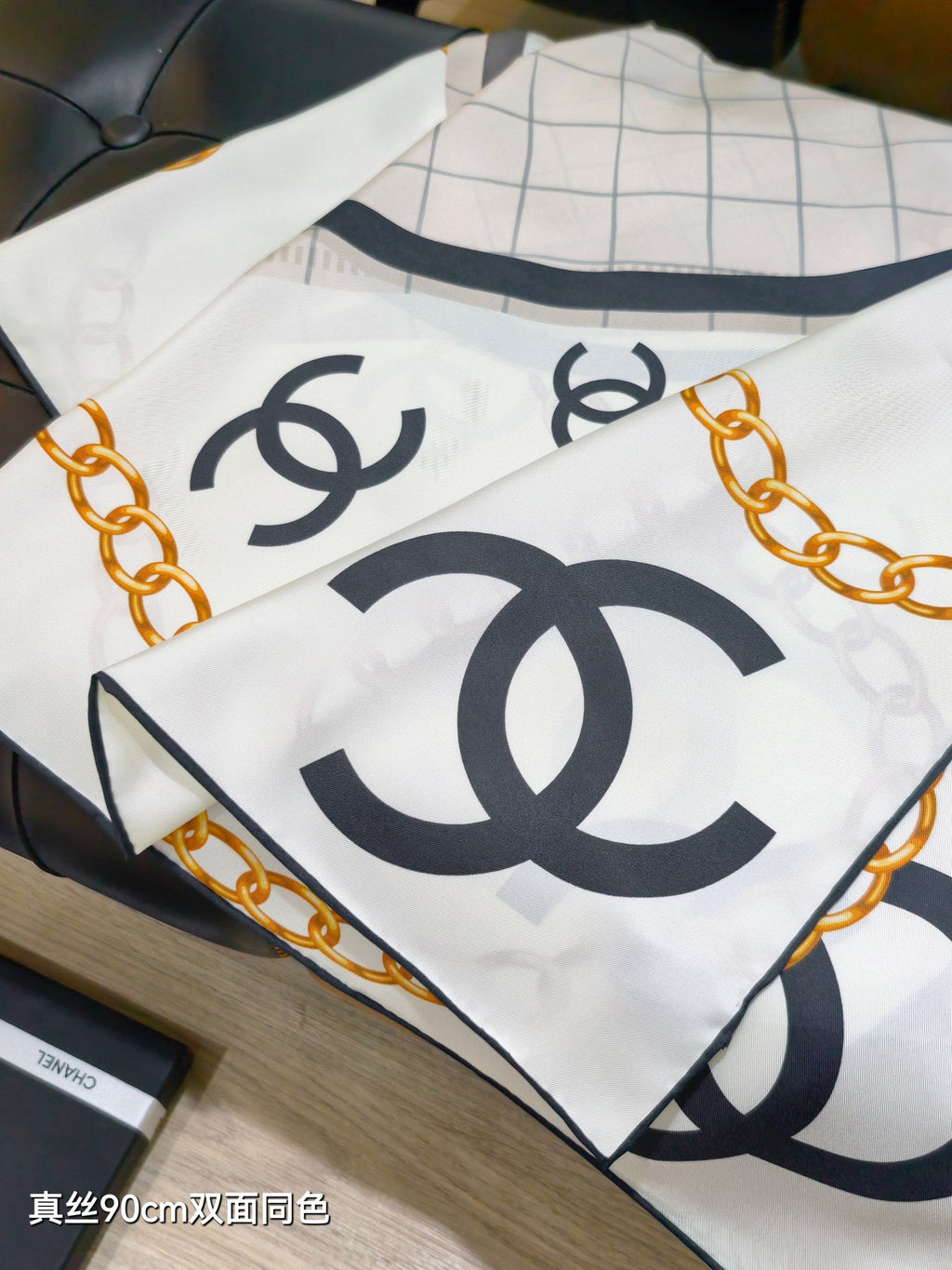 CC 26s Handbag Printed Scarf 90x90 White Twill Silk 212058
