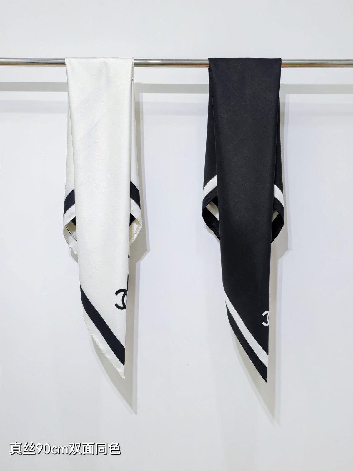 CC 26s Scarf 90x90 Black White Twill Silk 212061