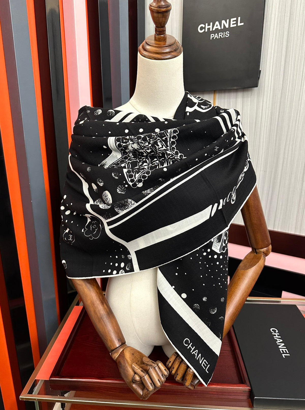 CC Camellia Letter Print 140cm Black White Black Cashmere 153107