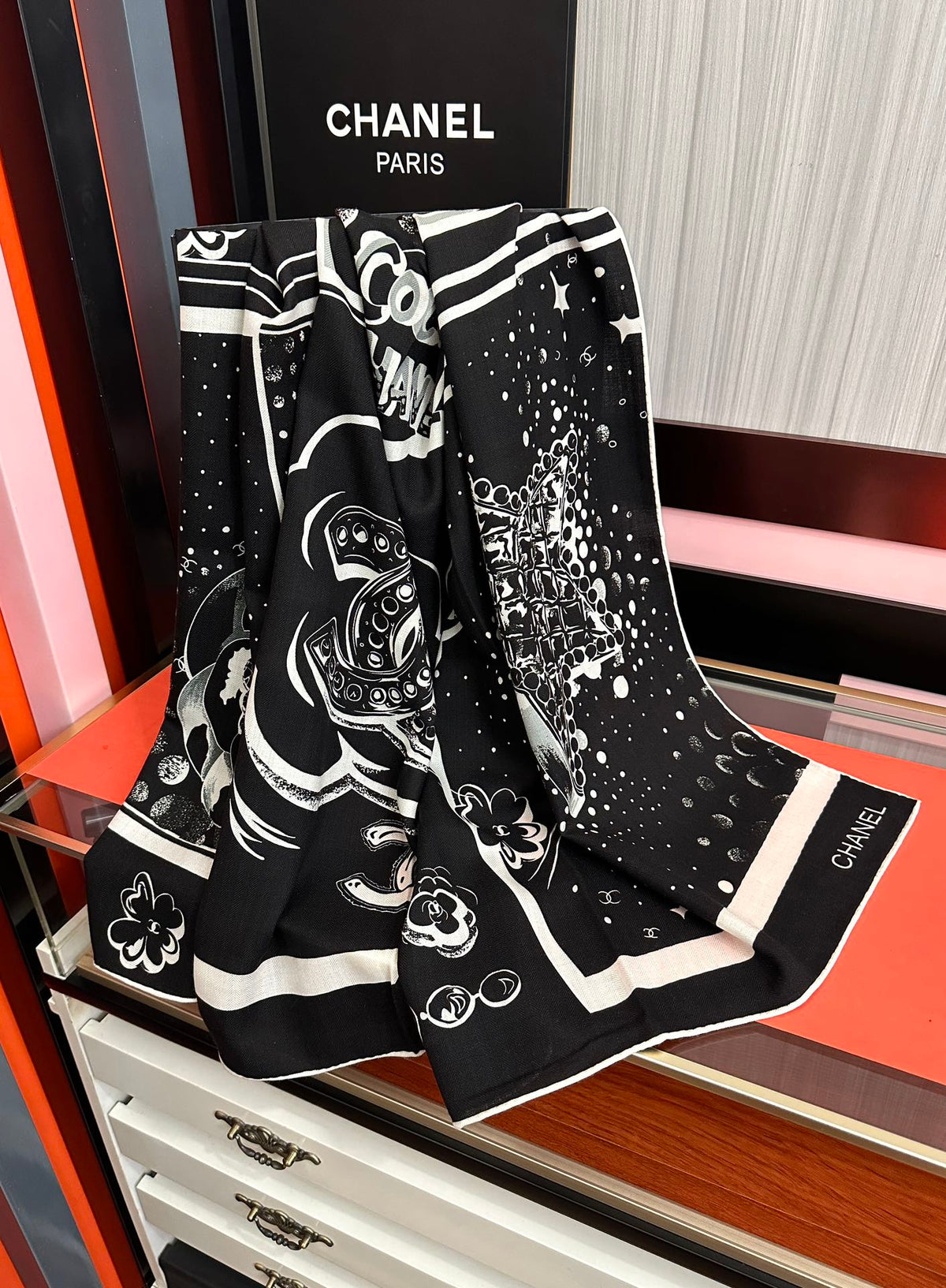 CC Camellia Letter Print 140cm Black White Black Cashmere 153107