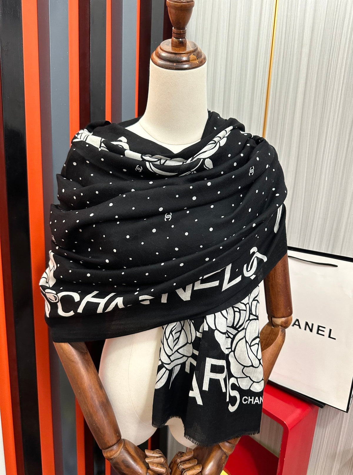 CC Camellia Letter Print 200cm Black White Cashmere 153133