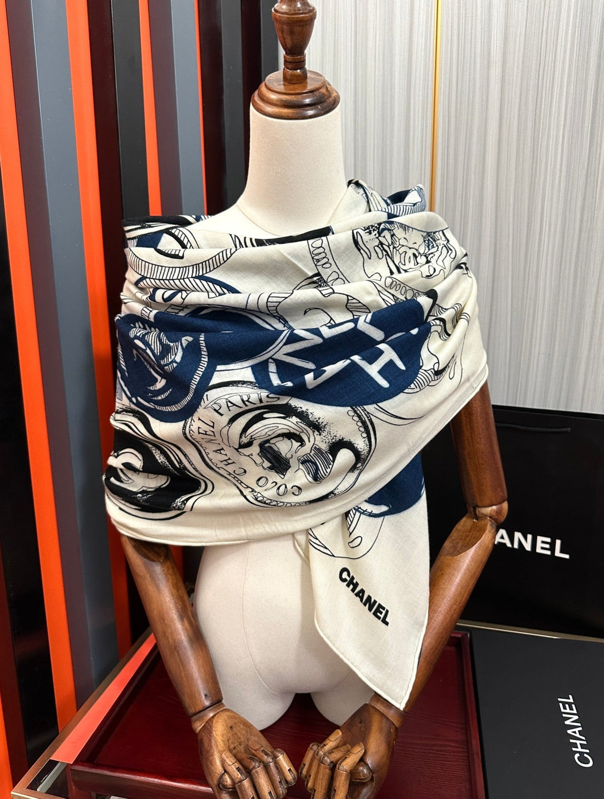 CC 26s Scarf 140 In Cashmere And Silk 449873